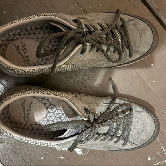 Dansko “paisley” Women's Light Gray Sneakers - Picture 2 of 9